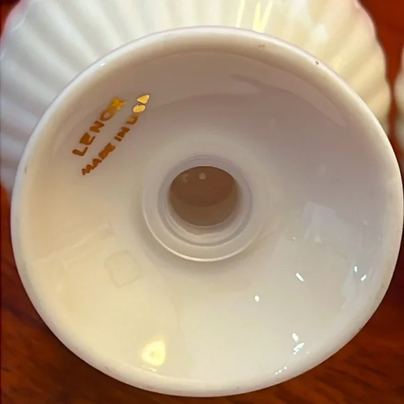 Lenox Salt And Pepper Shakers 5 1/2" Tall Made in USA Hand Decorated 24k Gold - Picture 7 of 7